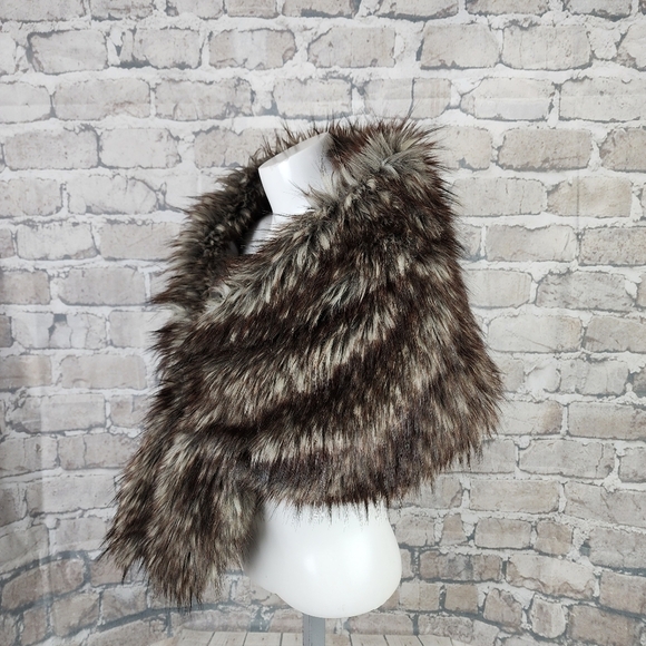 Faux Fur Long Hair Large Collar Wrap Rhinestone Clasp Brown Cream One Size - Picture 9 of 15